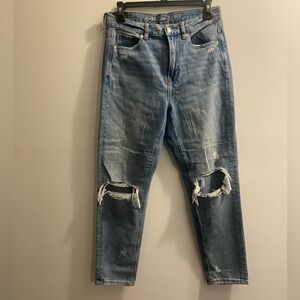 American Eagle Outfitters Mom Jean Distressed sz 4 short